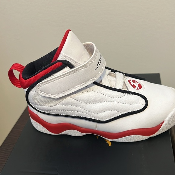 Kids Jordan tennis shoes - Picture 4 of 7